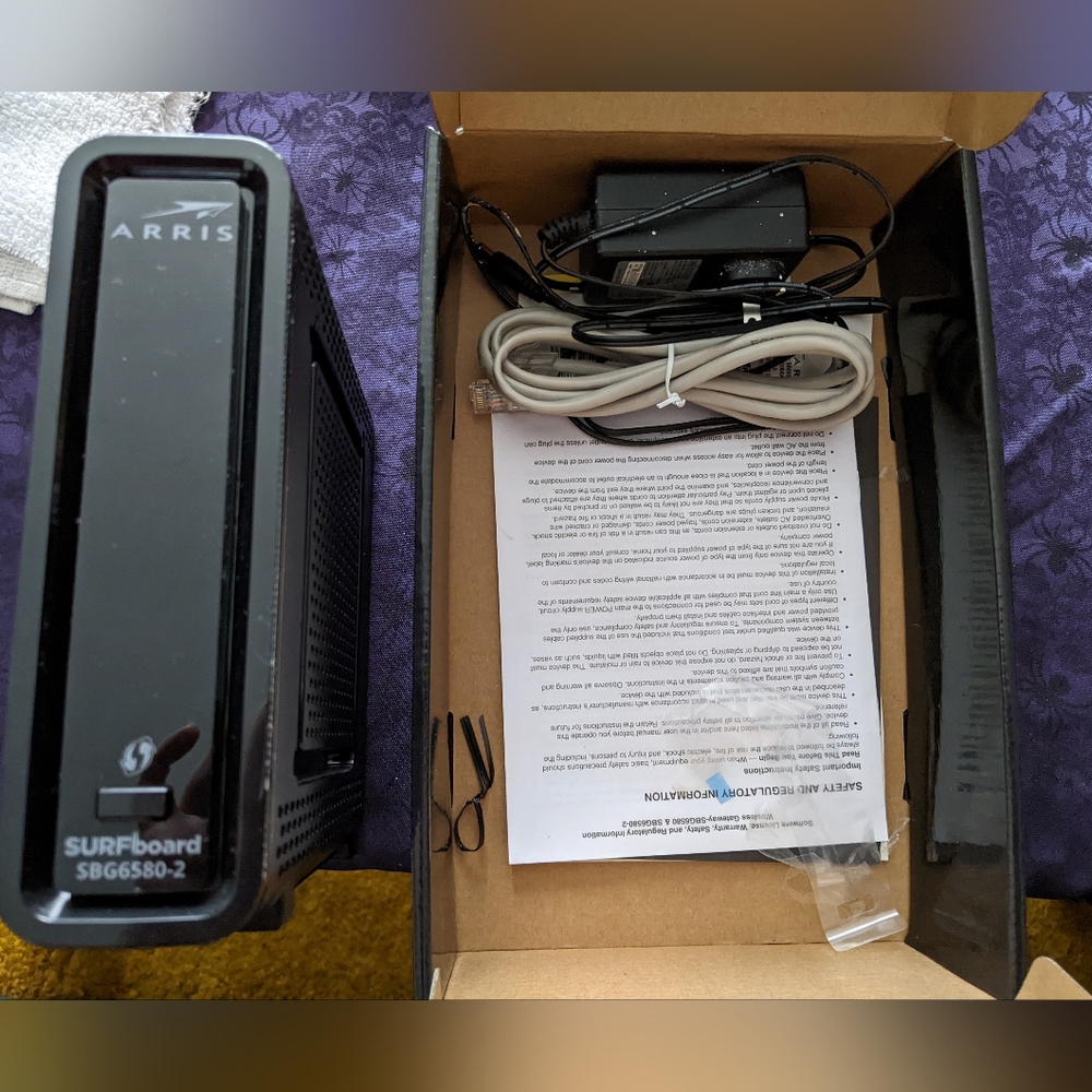 Arris SURFboard Cable Modem & WiFi Router - Picture 11 of 13